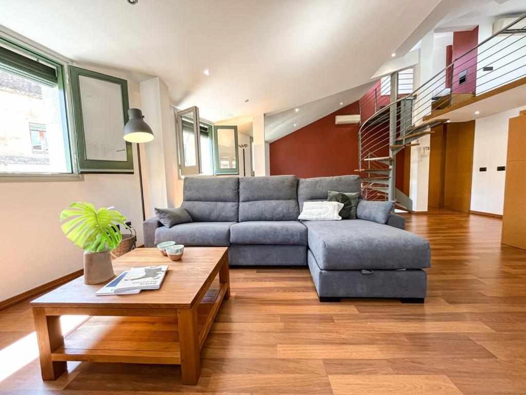 Apartament Loft Cort Reial Atico In The Heart Of The Old Town Girona Zewnętrze zdjęcie